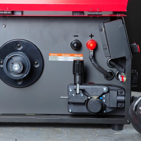 Сварочный полуавтомат FUBAG MIG 2200 BT со встроенной горелкой в Чите фото