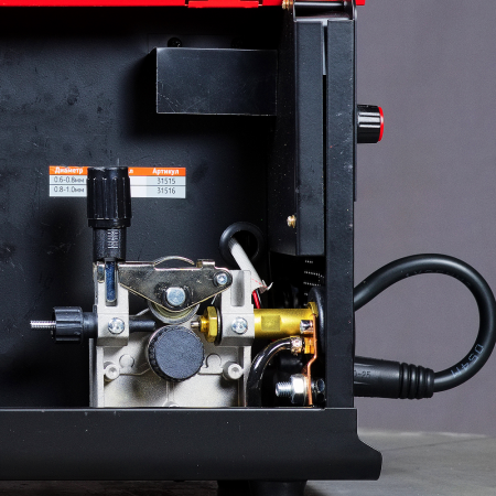 Сварочный полуавтомат FUBAG IRMIG 200 SYN LED с горелкой 250 А в комплекте в Чите фото