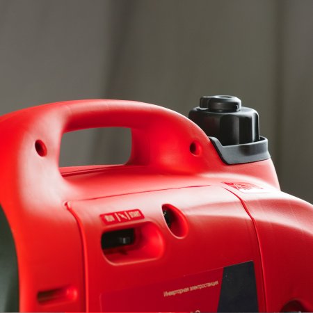 Инверторный генератор FUBAG PRI 2000 S в шумозащитном кожухе в Чите фото